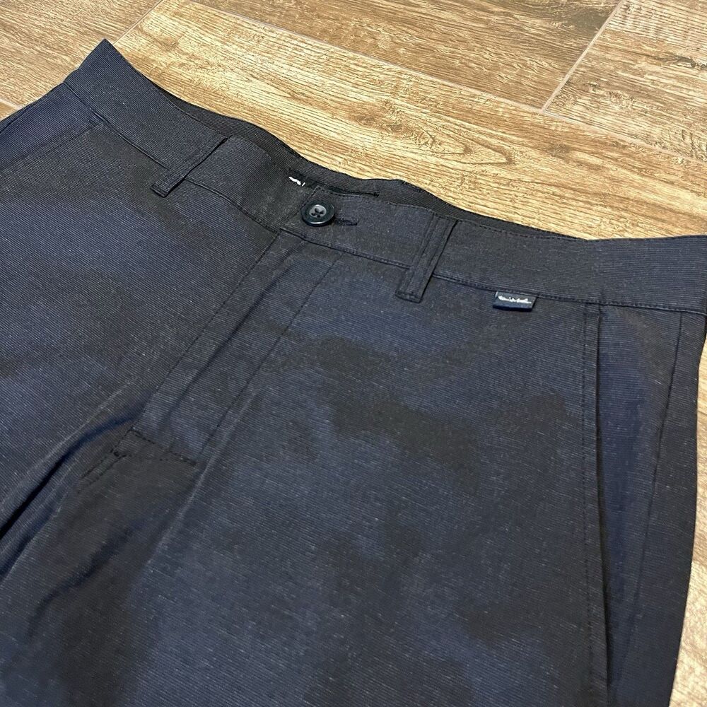 TRAVIS MATHEW Shorts Men's Size 32 Beck Golf Black Micro Stripe 9.5" Inseam